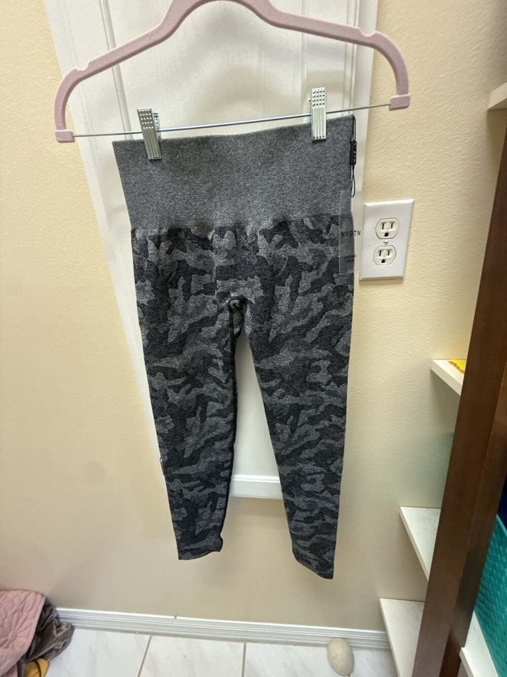 NVGTN Camo Seamless High-Waisted Leggings in Gray/Black